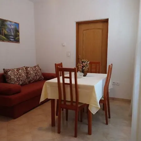 Apartment Franka *